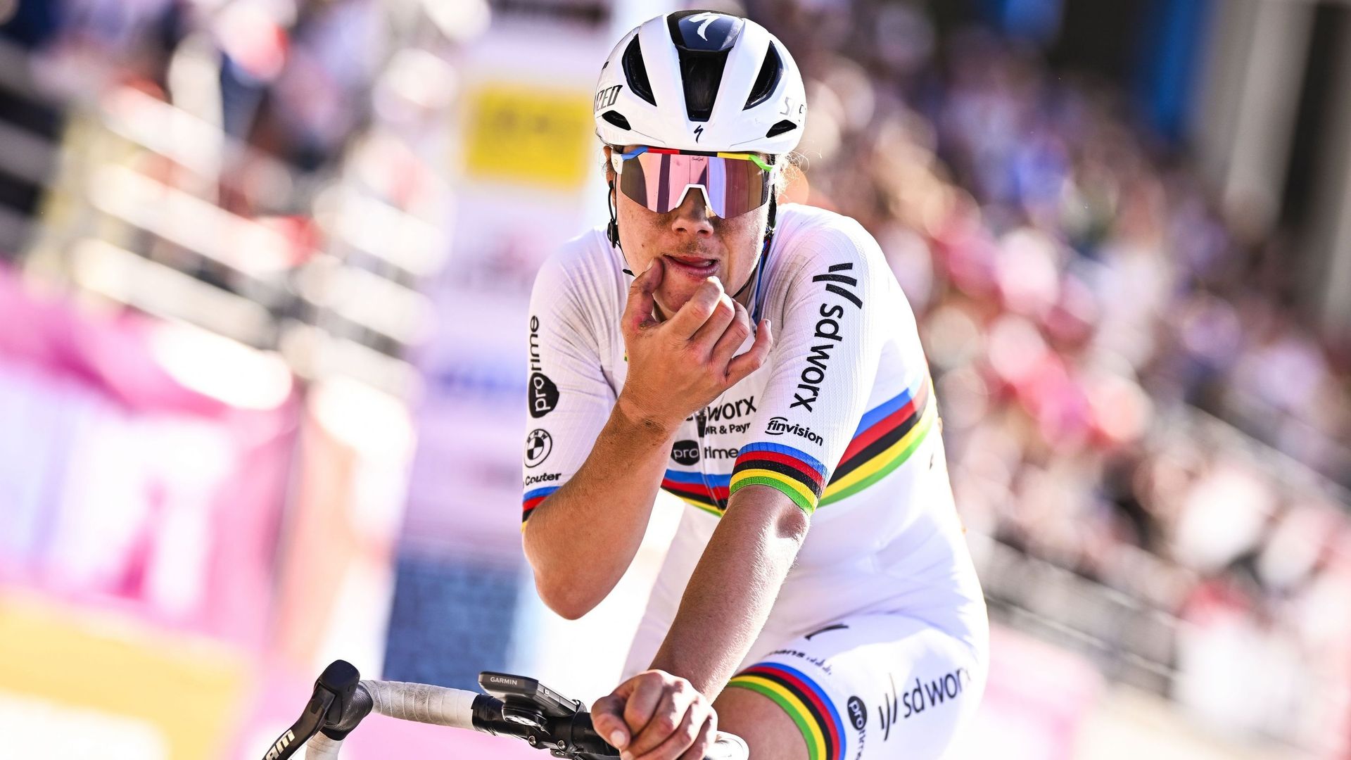 La saison maudite se poursuit pour Lotte Kopecky : chute et abandon sur le Tour de l'Ardèche