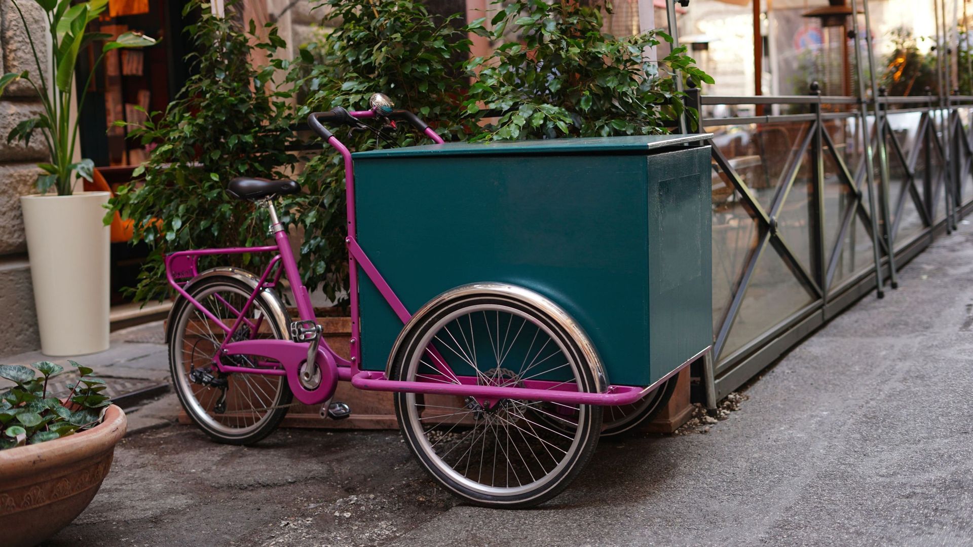 Vélo cargo d'entreprise.