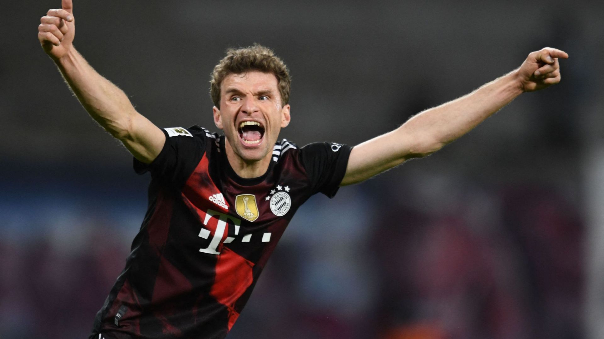 Thomas Müller savoure le succès du Bayern Munich contre Leipzig.