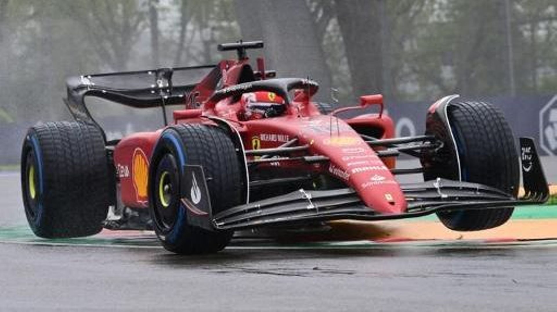 F1: Les Ferrari dominent les premiers essais libres avec Leclerc devant Sainz