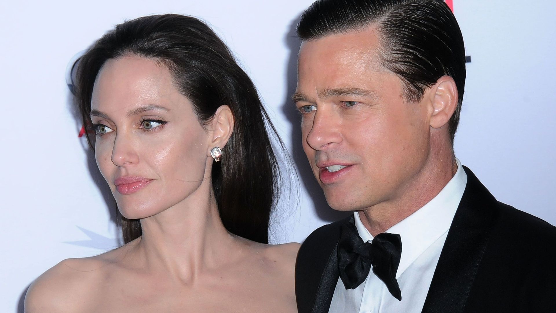 On sait pourquoi Angelina Jolie avait de la poudre blanche sur le