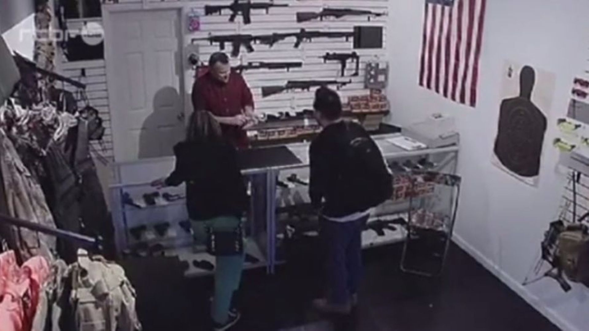new-york-une-fausse-boutique-d-armes-a-feu-pour-dissuader-les-acheteurs