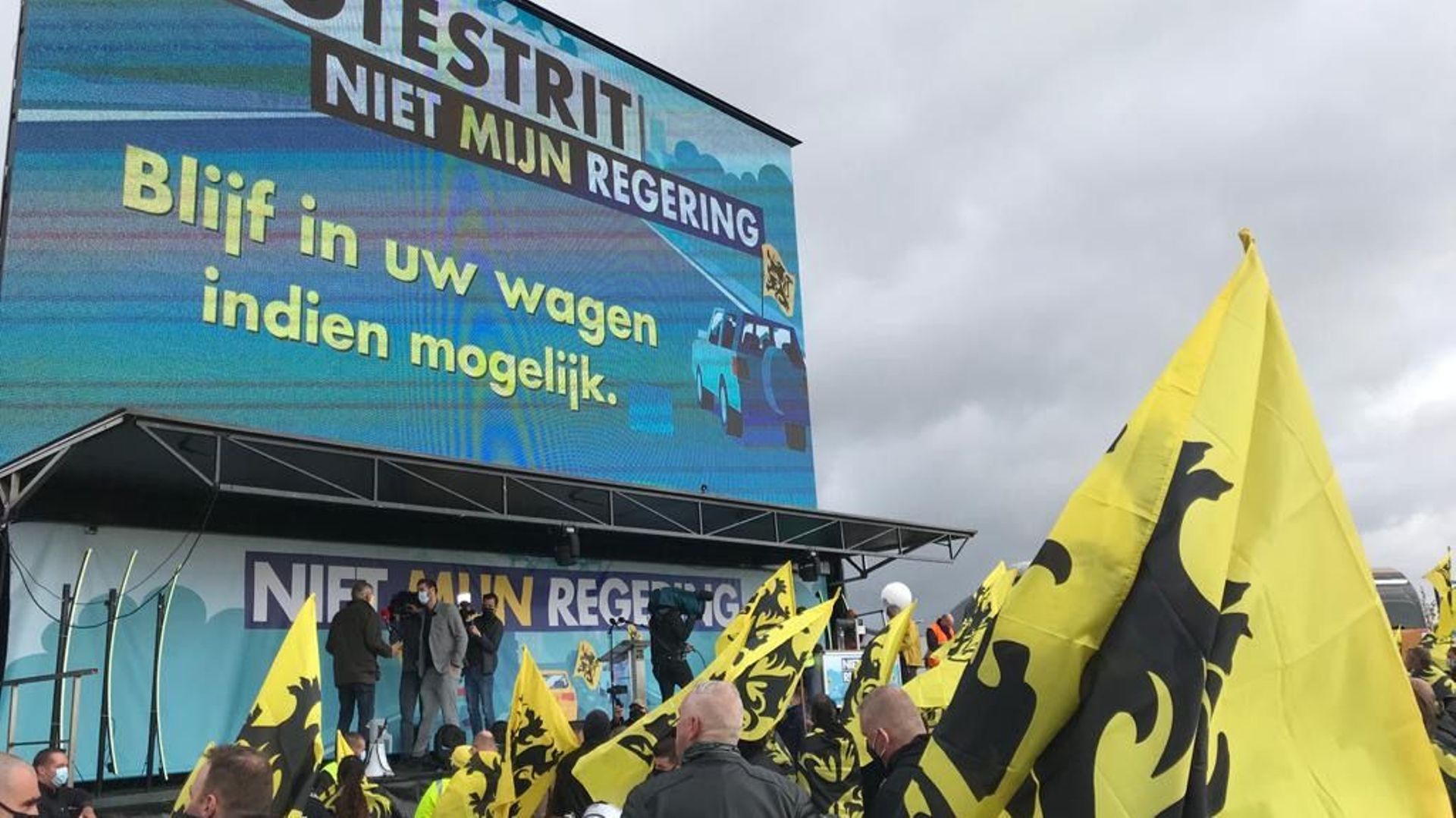 Vlaams Belang contre la coalition Vivaldi : des milliers de manifestants rassemblés à Bruxelles