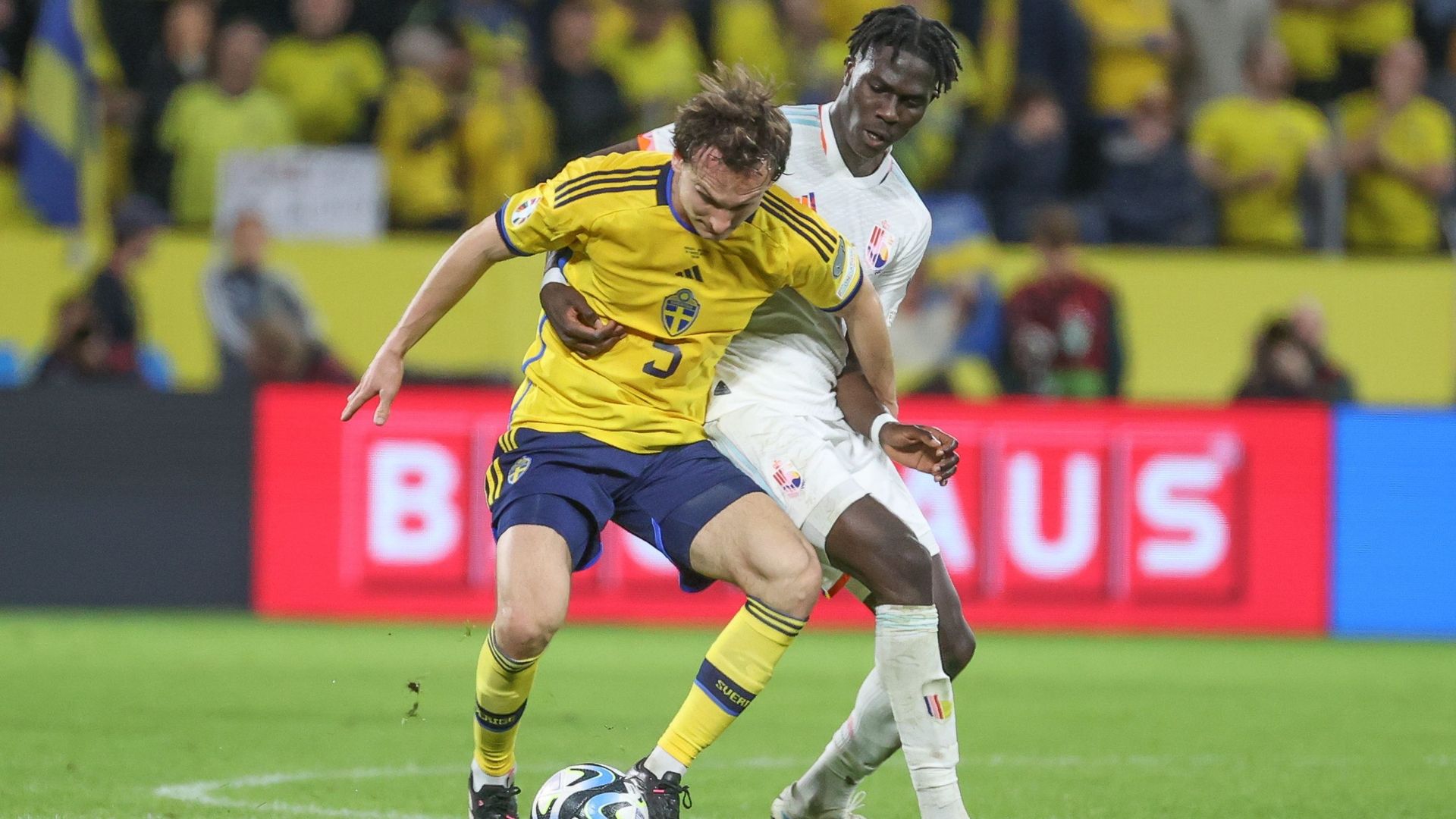 Amadou Onana aura marqué de son empreinte le milieu de terrain des Diables Rouges face à la Suède.