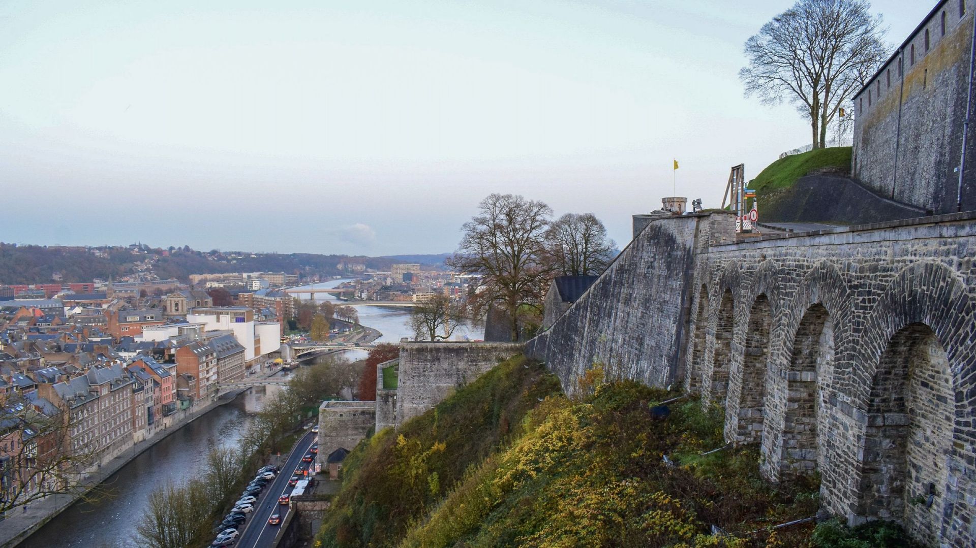 A un mois de l'inauguration, les tests de charge du téléphérique de Namur sont lancés