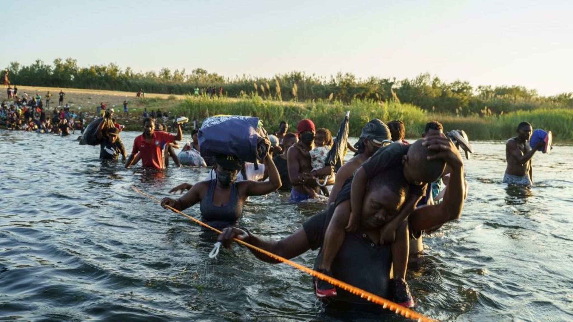 Des migrants haïtiens traversant le Rio Grande, frontière naturelle entre le Mexique et les Etats-Unis, le 20 septembre, 2021