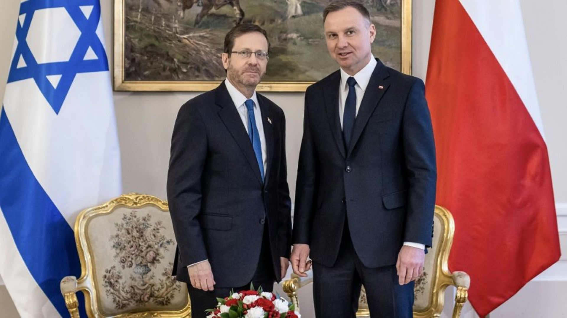 Le président polonais Andrzej Duda et le président israélien Isaac Herzog à Varsovie, le 19 avril 2023