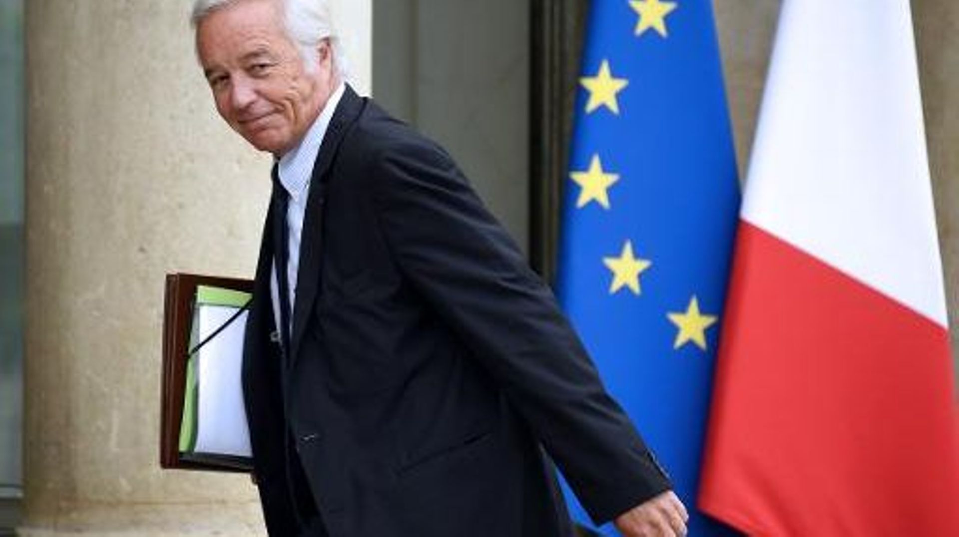Travail du dimanche: le ministre tente de calmer le jeu