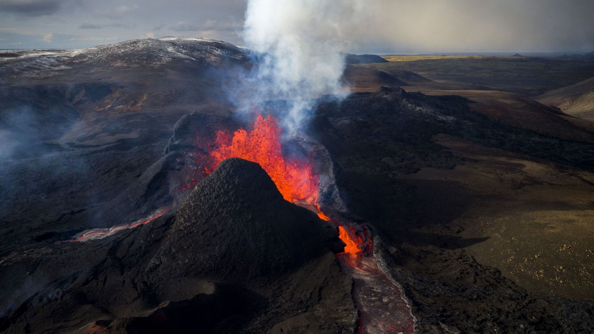 A drone films the interior of a volcano crater, we see the molten magma ...