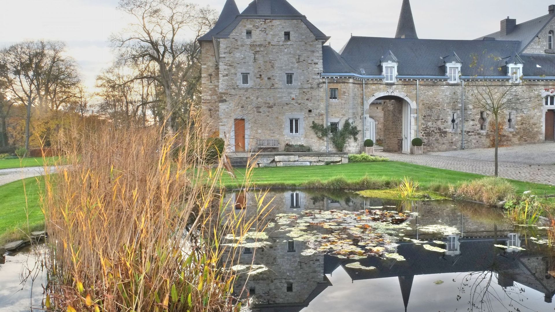 C’est dans le magnifique d’Englebermont à Neupré que se déroule durant le premier dimanche de juin la Fête des Plantes des Jardins ouverts en Pays de Liège.