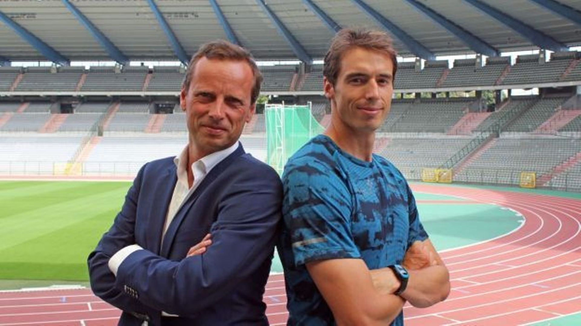 Vincent Langendries (à droite) et Frédéric Xhonneux, ancien décathlonien, commentent ensemble depuis plusieurs années les compétitions d’athlétisme sur la RTBF.