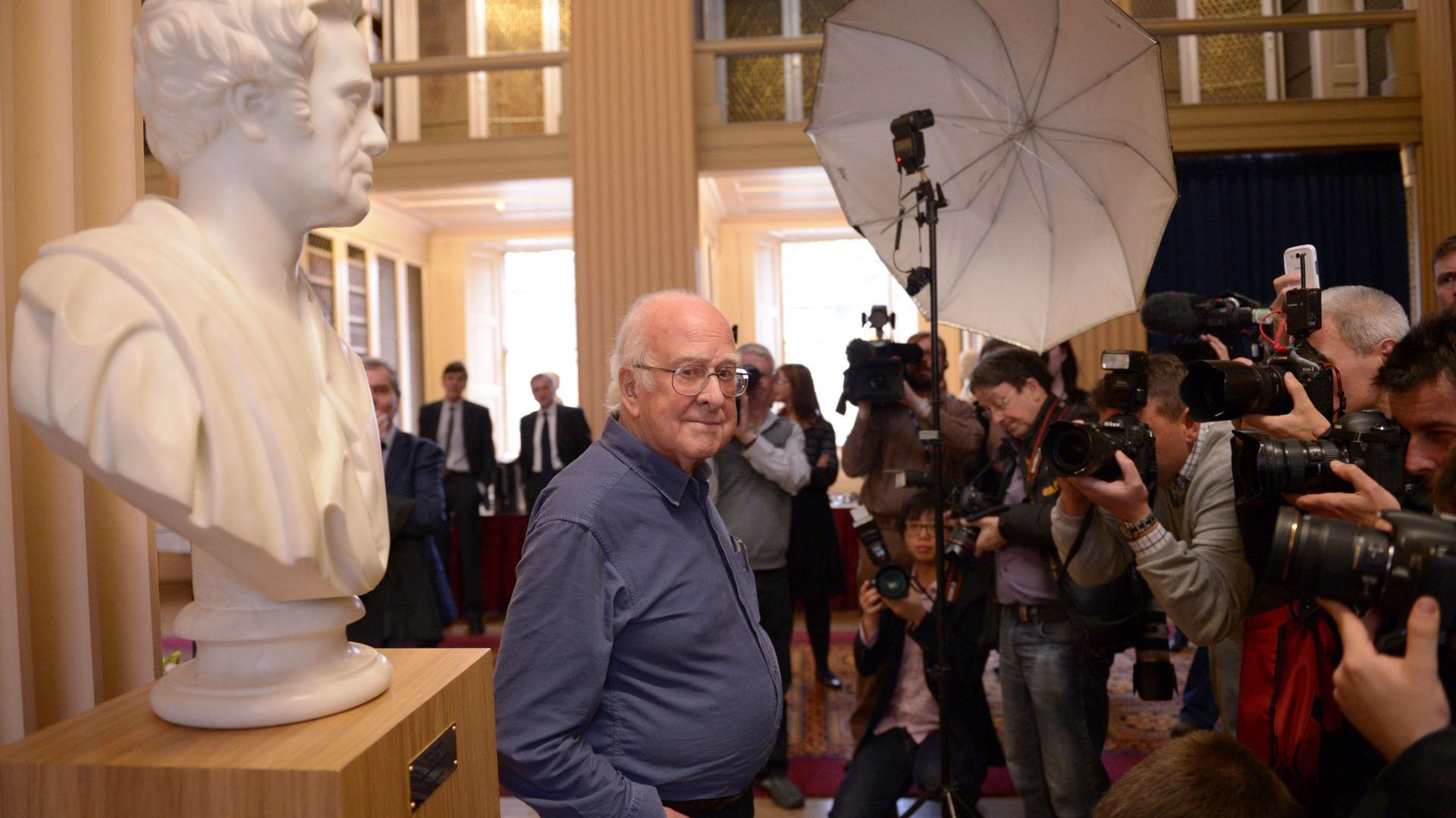 Peter Higgs lors d’une conférence de presse à l’Université d’Edimbourg le 11 octobre 2013.