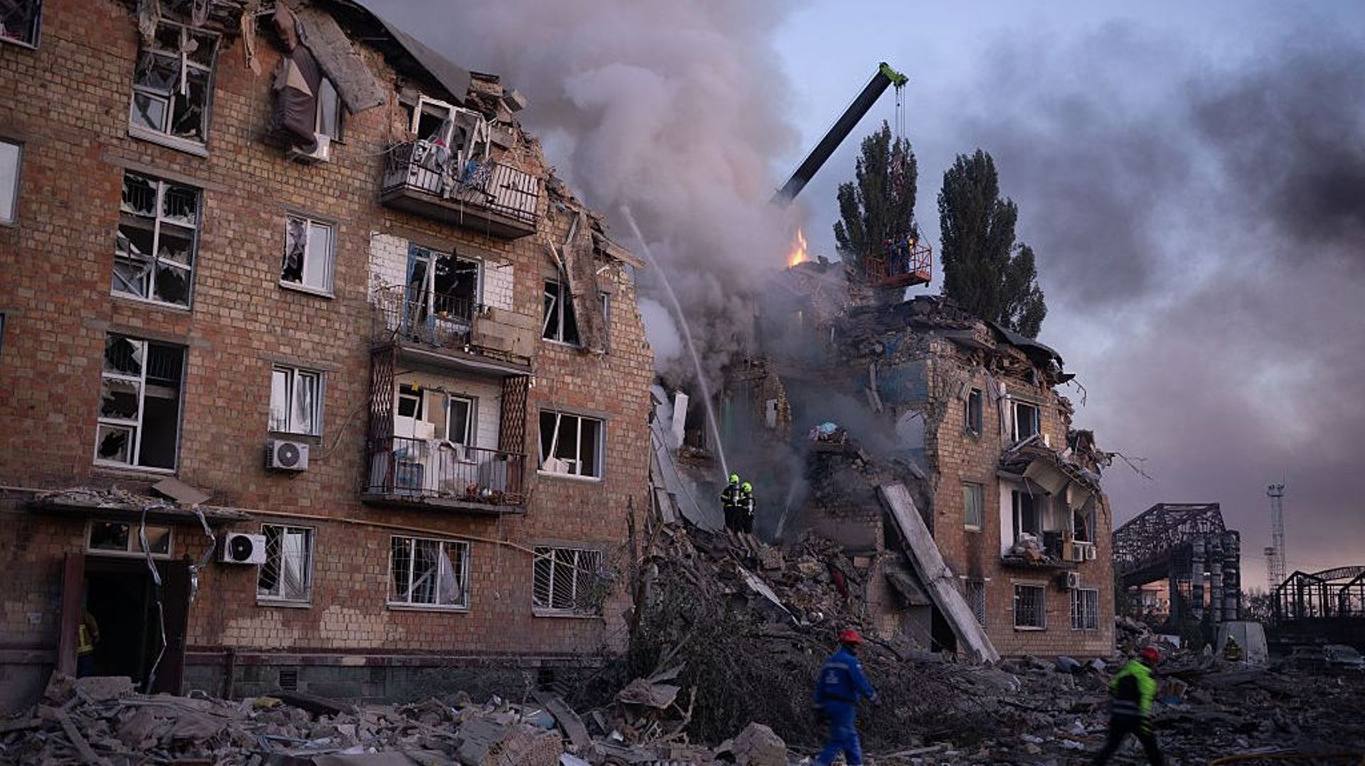 La revue de presse : à Kiev, la Russie cible les civils et l’Union Européenne