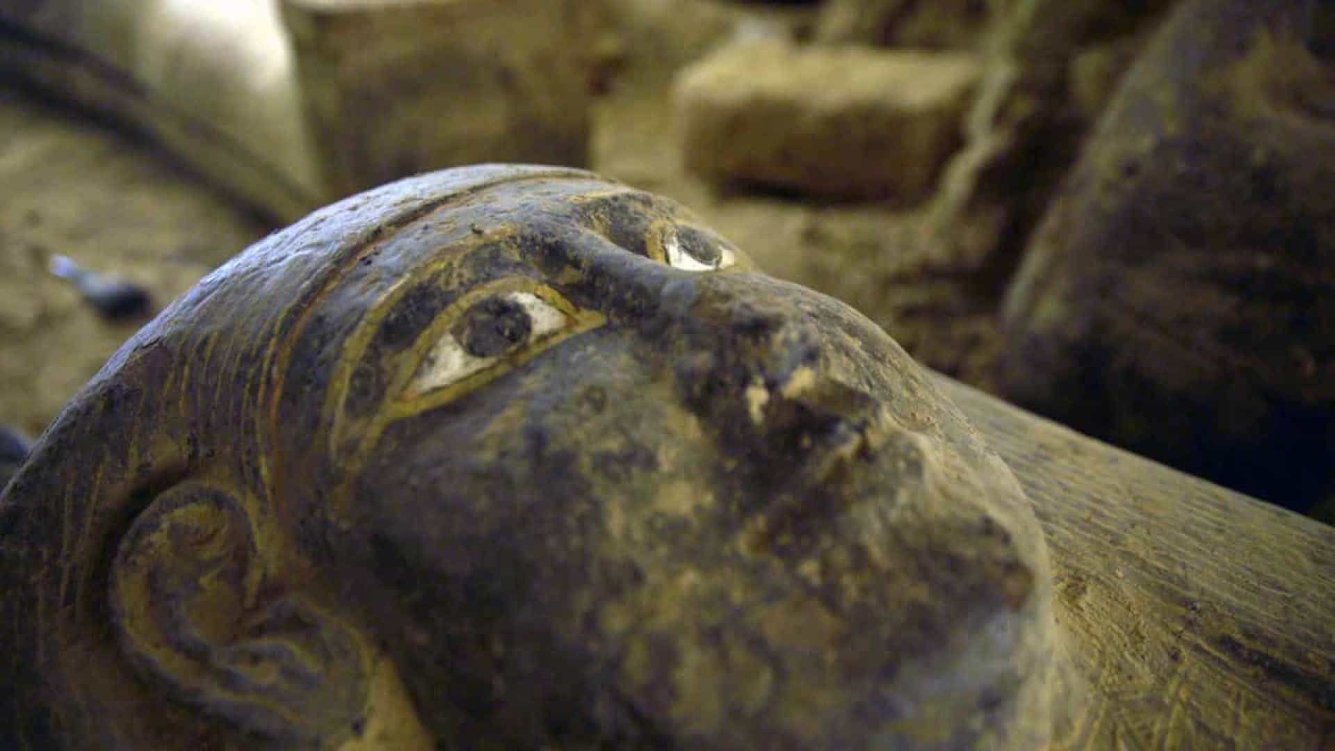 Egypte : 14 sarcophages vieux de 2500 ans découverts à Saqqara