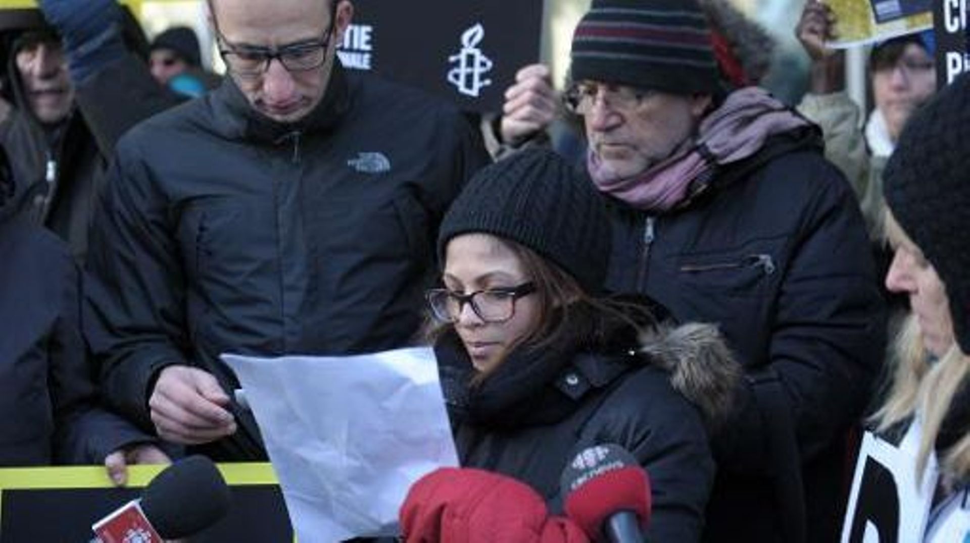 Ensaf Haidar, femme du blogueur Raef Badawi, demande sa libération lors d'un rassemblement de soutien organisé à Montréal, le 13 janvier 2015 