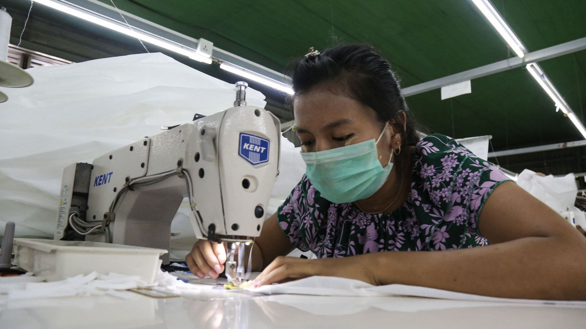 Après H&M, Benetton suspend à son tour ses commandes en Birmanie: "Un signal fort" contre le coup d'Etat
