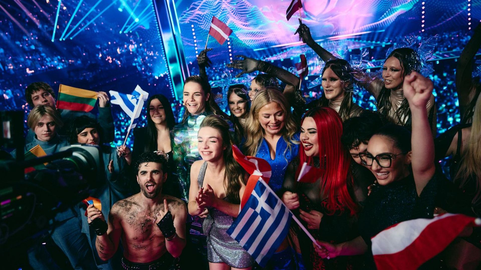 Nemo fait un retour triomphal sur la scène de la finale de l'Eurovision ...