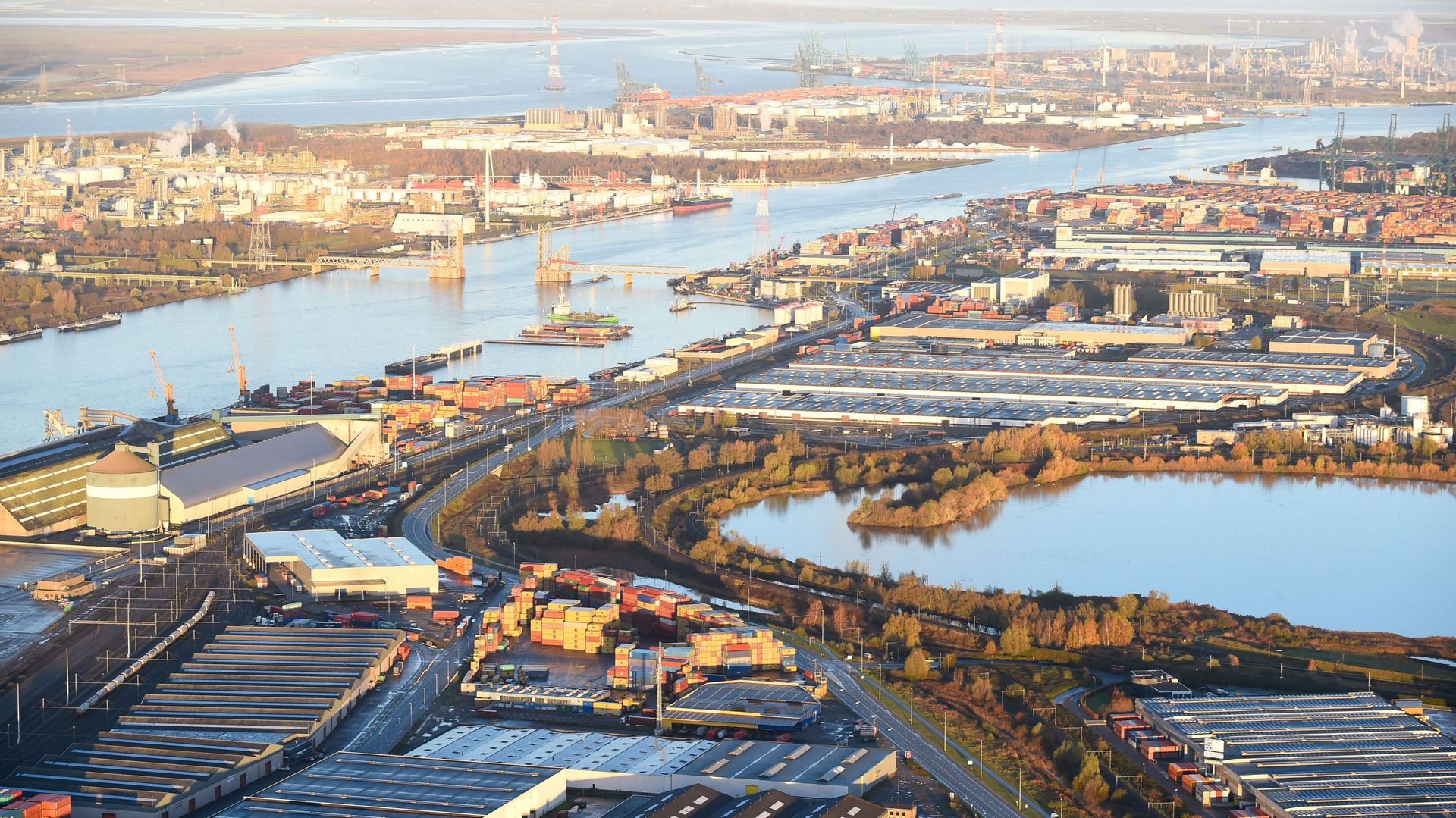 Vue aérienne du port d’Anvers