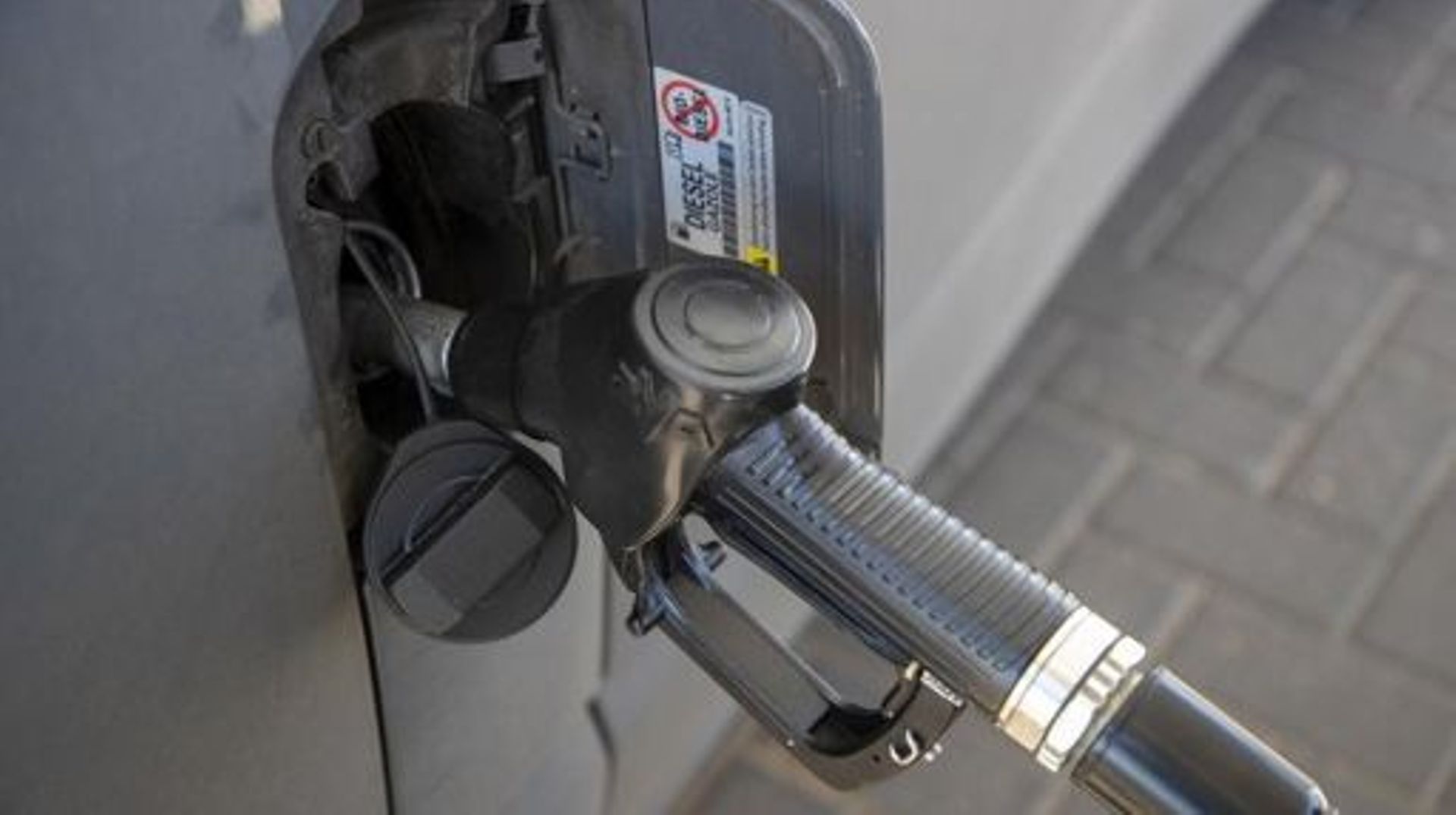 Illustration picture shows filling diesel in a car at a filling station in Brussels, Saturday 19 March 2022. The price of Diesel car fuel has reached 2,2 euros per liter but thanks to new measures, the price is down the two euros. BELGA PHOTO NICOLAS MAET