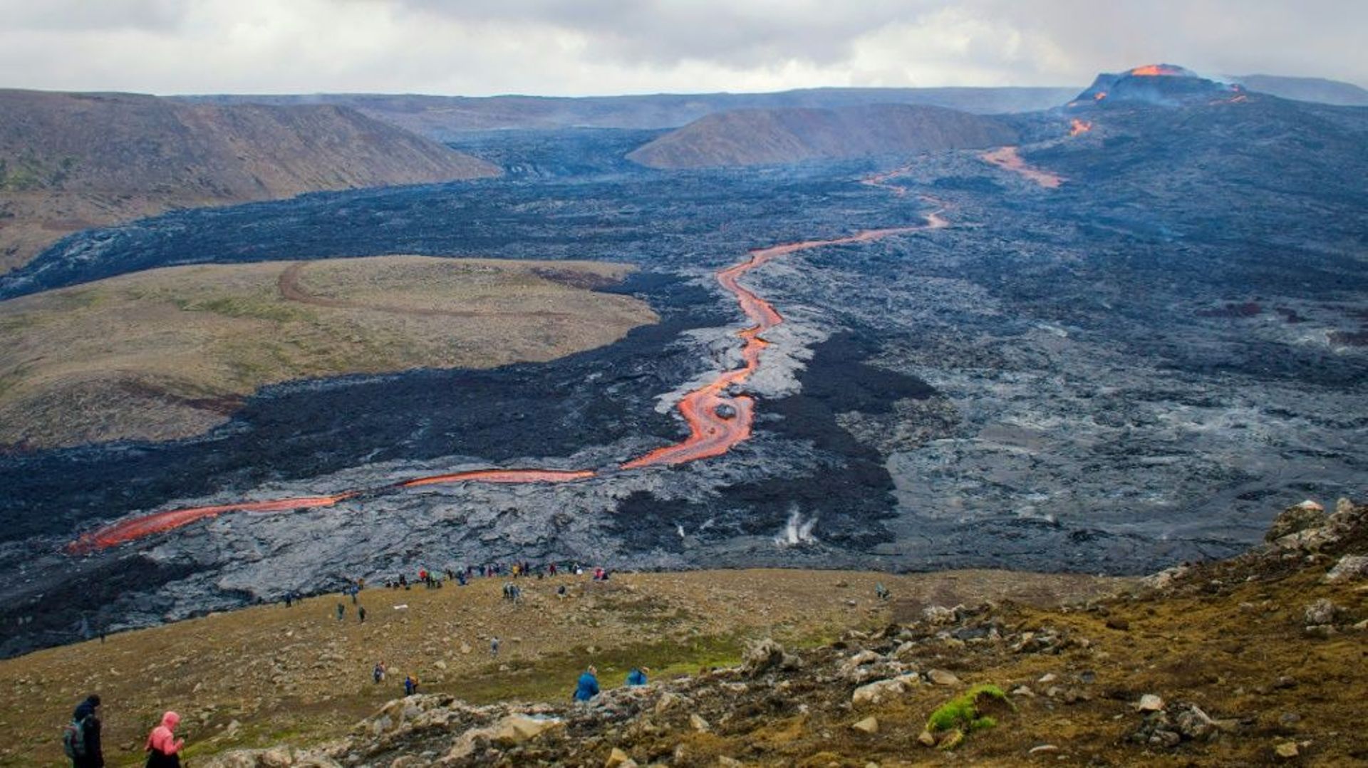 Coulée de lave d’un volcan près du mont Fagradalfjall, le 26 août 2021 en Islande