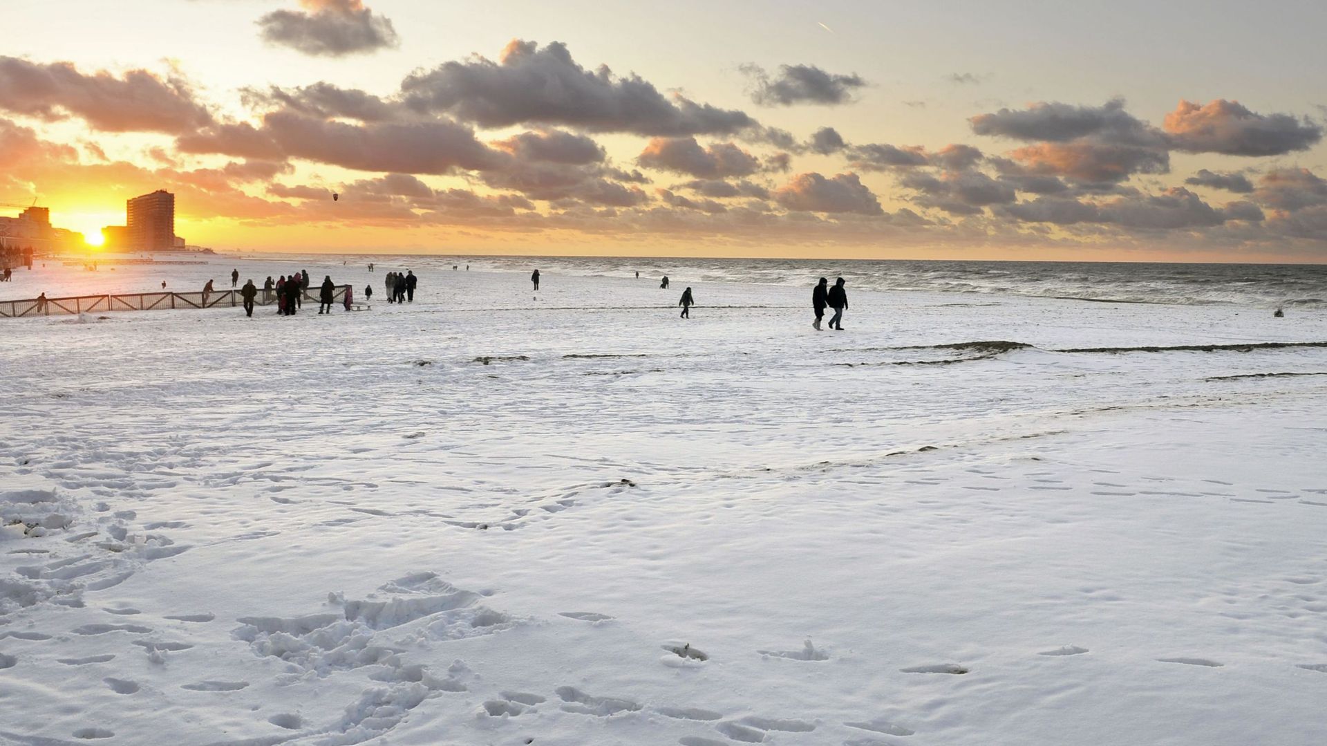 Les images de la côte belge recouverte de neige RTBF Actus