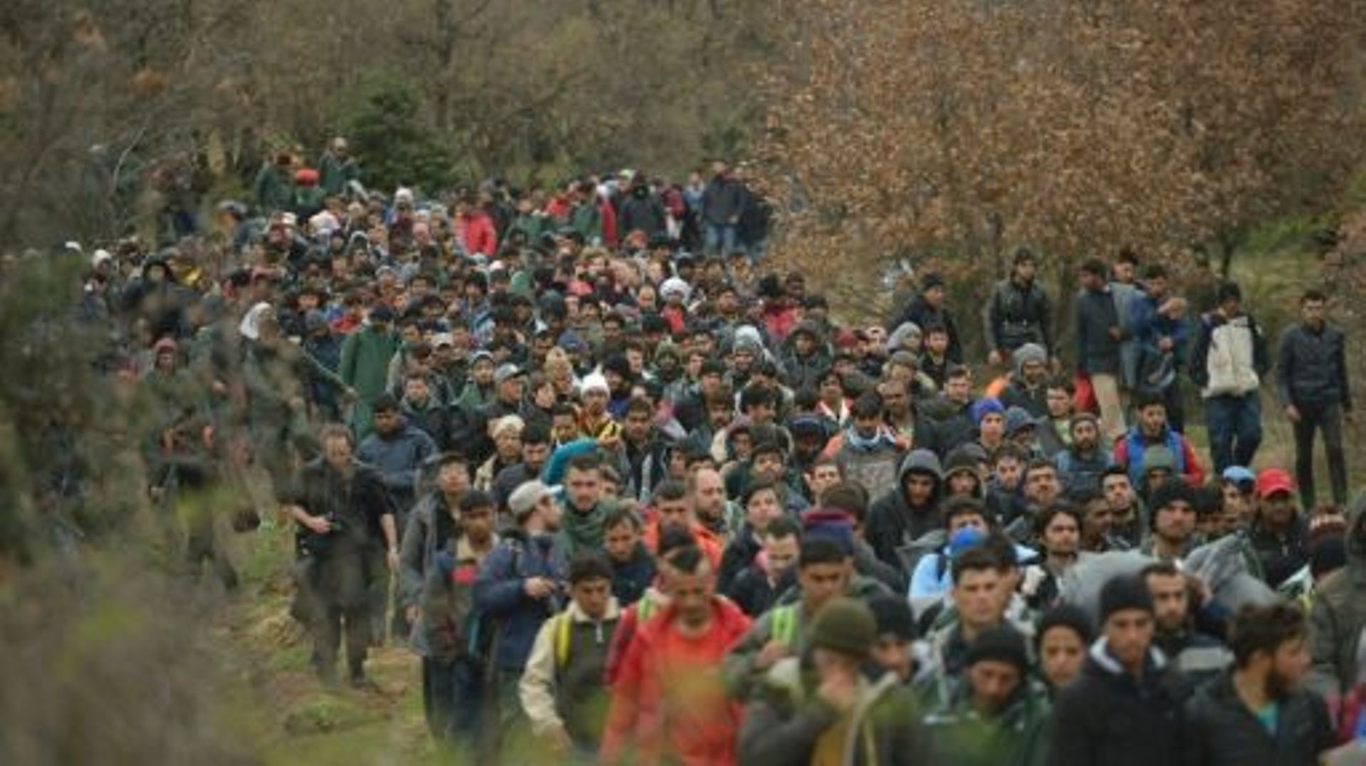 Des centaines de migrants exaspérés réussissent à faire une incursion ...