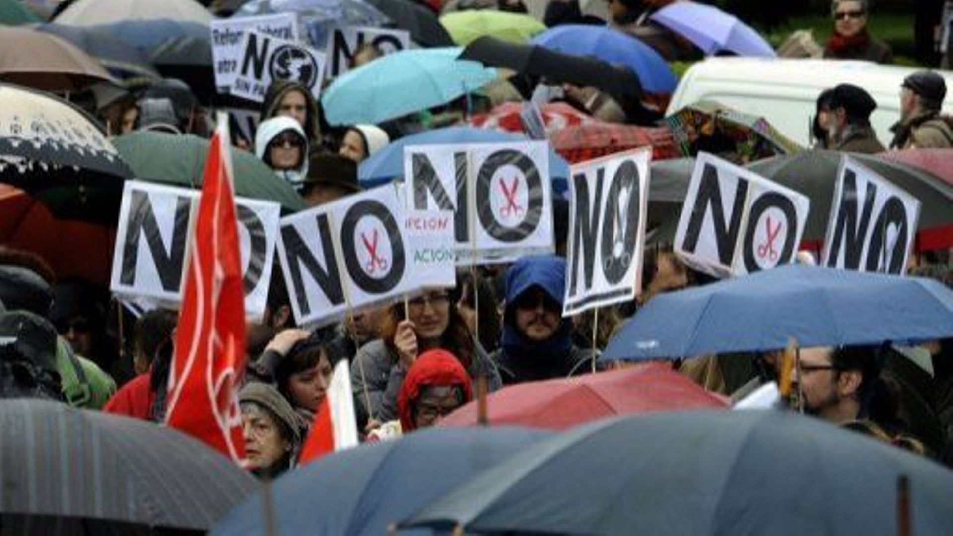 madrid-des-dizaines-de-milliers-de-manifestants-contre-la-rigueur