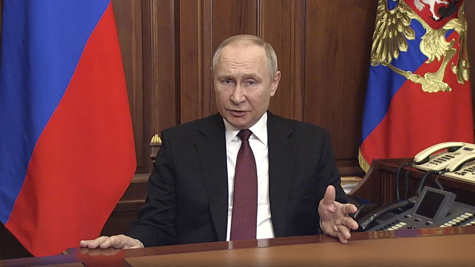 "Nous nous efforcerons d’arriver à une démilitarisation et une dénazification de l’Ukraine", a déclaré Poutine à la télévision russe.