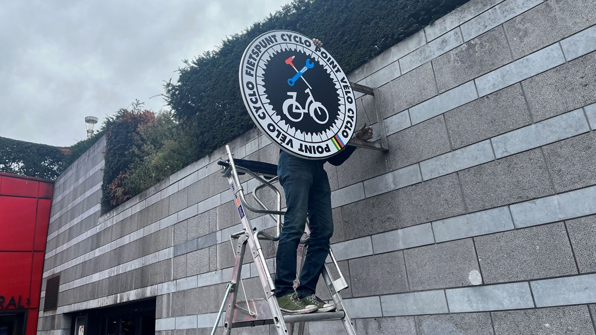 Nouveau parking vélo gratuit et sécurisé au centre-ville #pendant la  période des fêtes