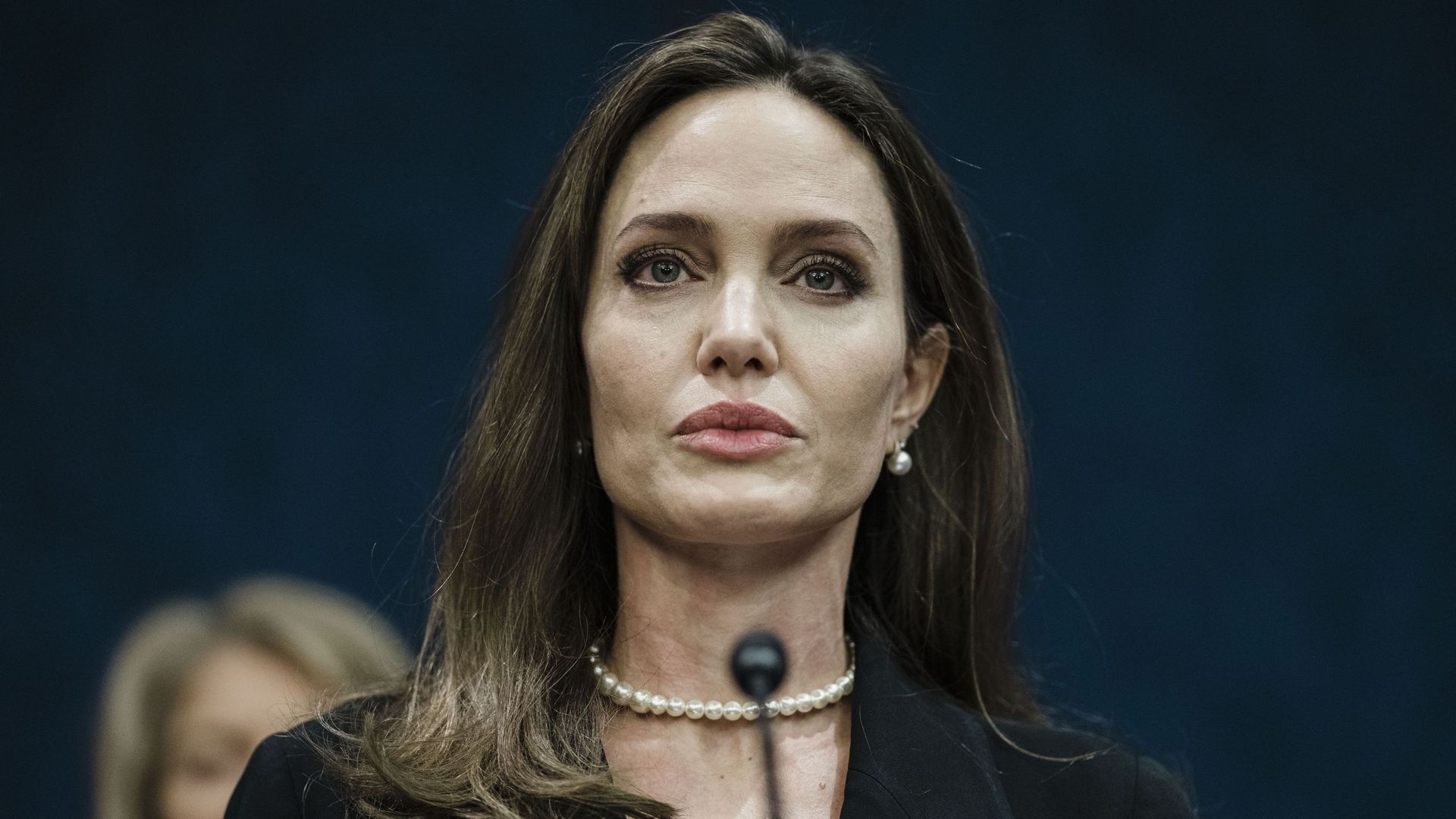 À 48 ans, Angelina Jolie cherche encore qui elle est : "Je n'ai pas l'impression d'être moi-même depuis dix ans"