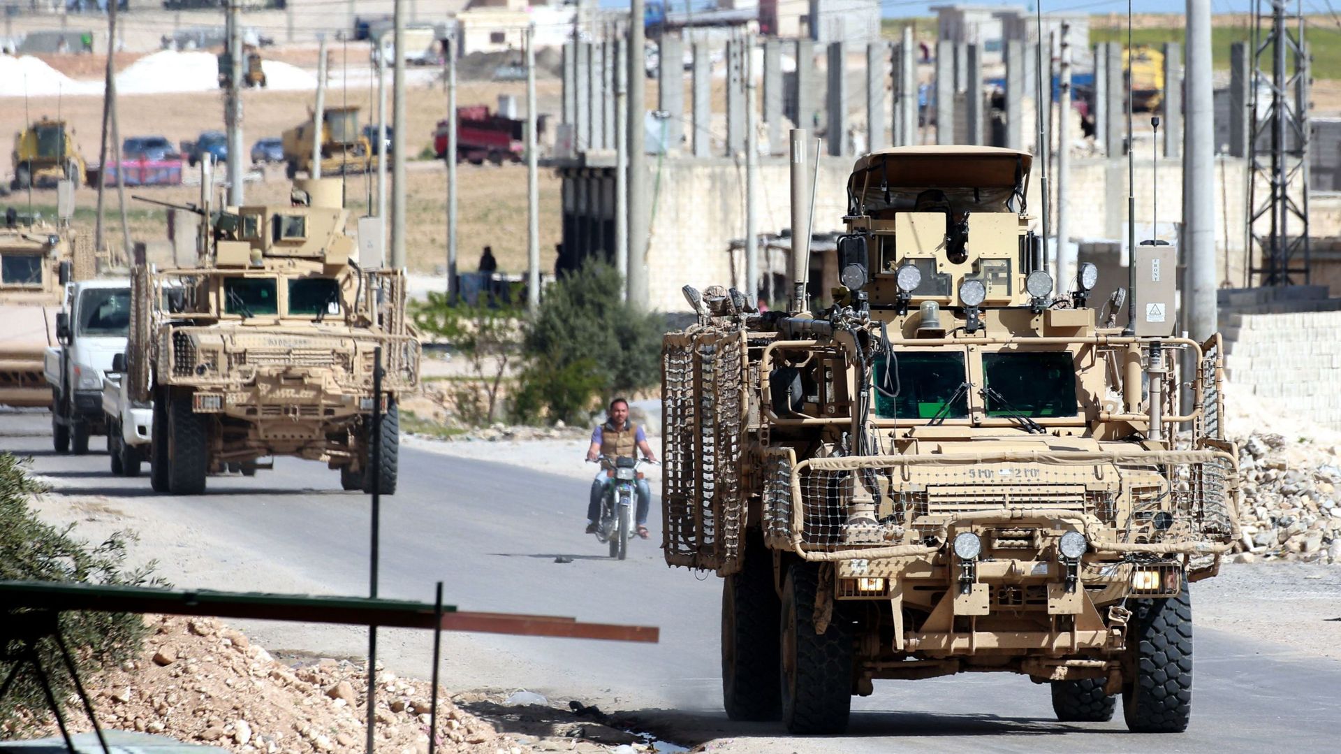 Conflit en Syrie: les Kurdes quittent une ville clé après un accord USA-Turquie