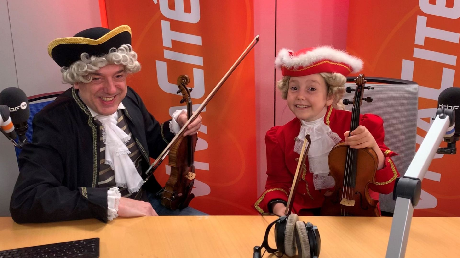Pour comprendre qui est le célèbre Wolfgang Amadeus Mozart, Christophe Gillis et sa fille Juliette vous retrouvent pour un spectacle d’humour musical “Mozart versus Mozart”.