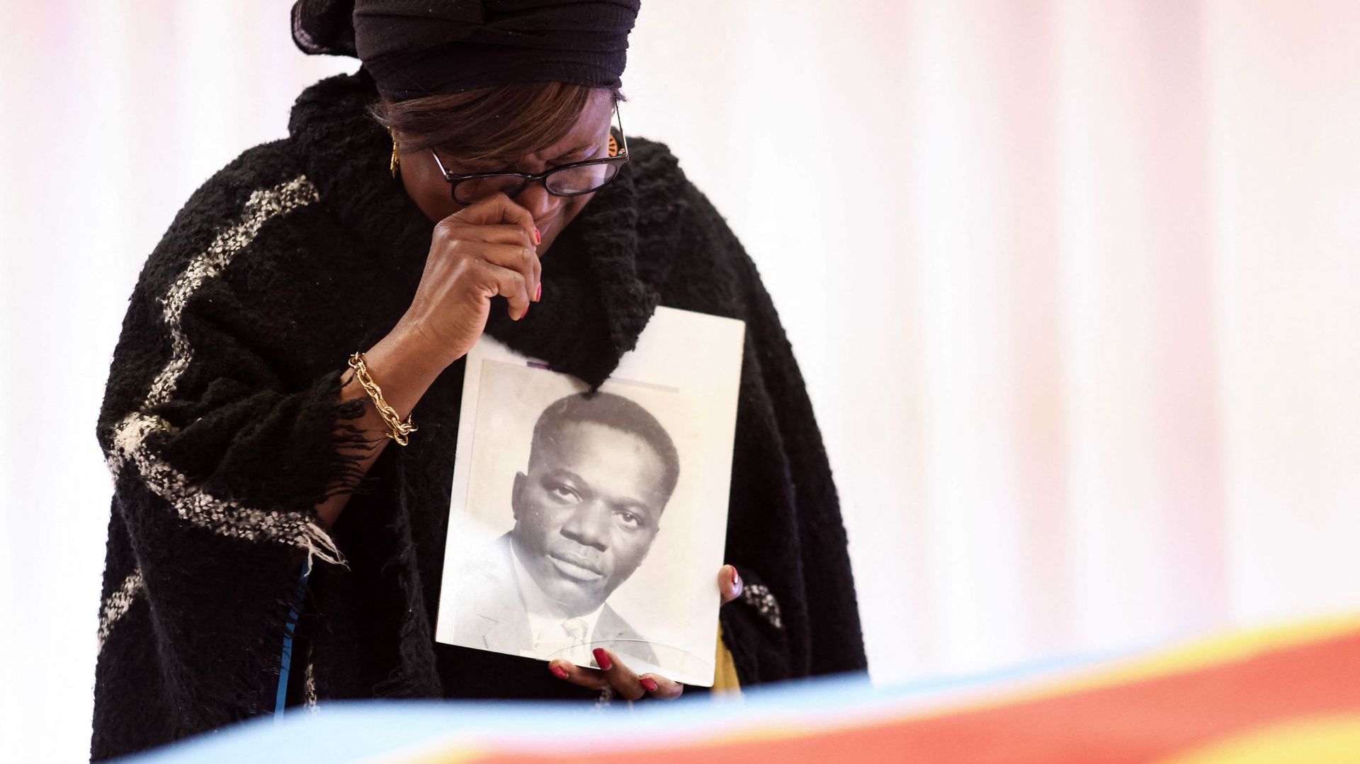 Une pleureuse sur le cercueil de Patrice Lumumba