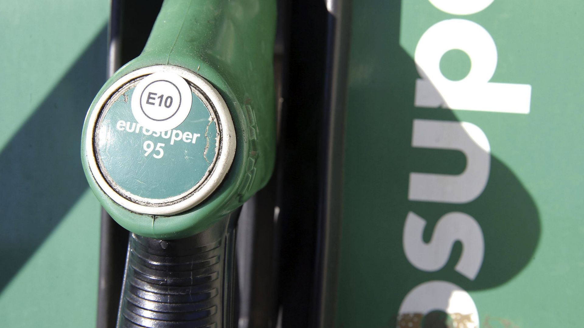 Le prix maximum à la pompe pour l'essence 95 (E10) augmentera de deux centimes
