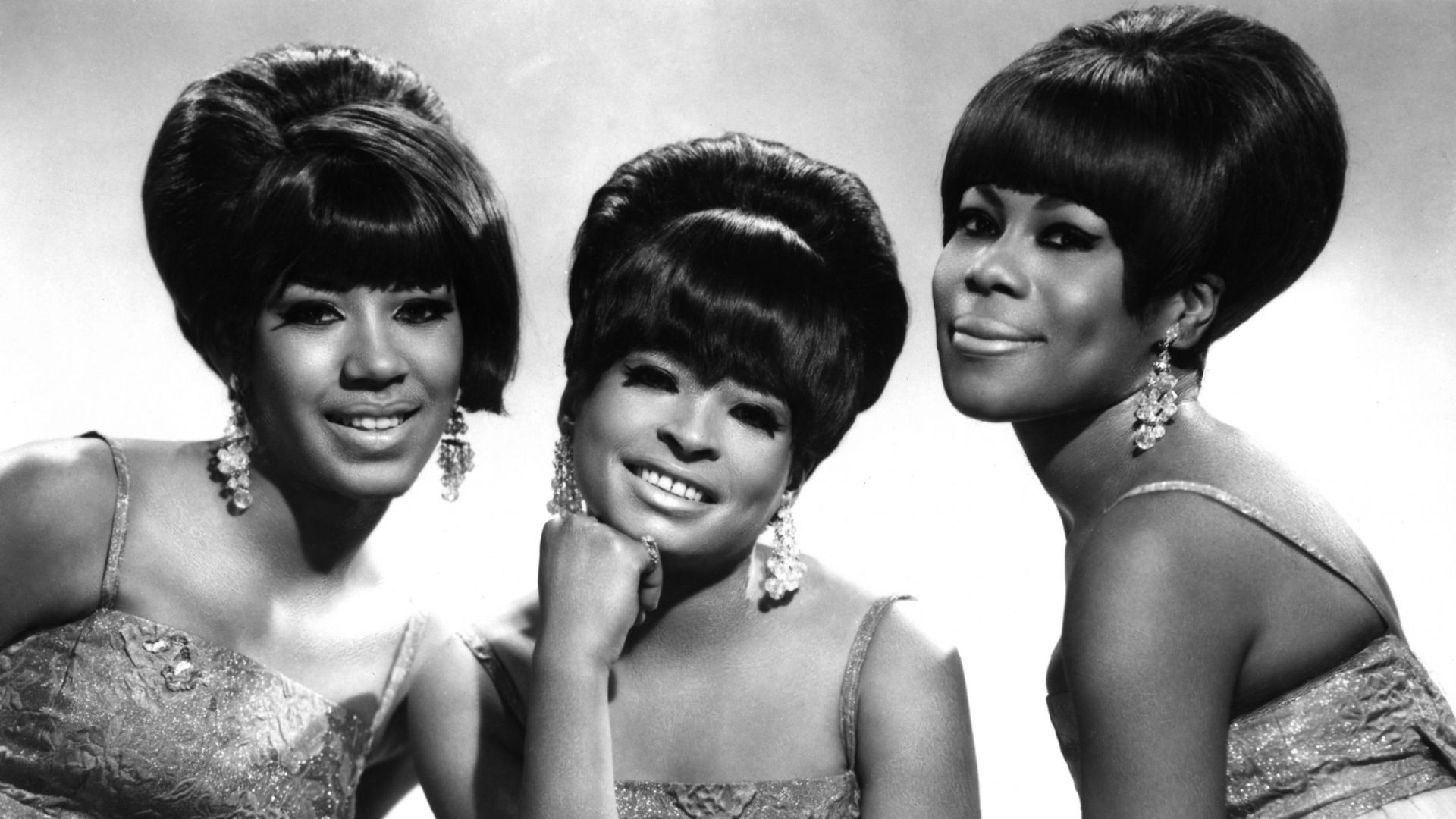 Les Marvelettes vers 1965. De gauche à droite : Katherine Anderson, Wanda Young (Rogers) et Gladys Horton.