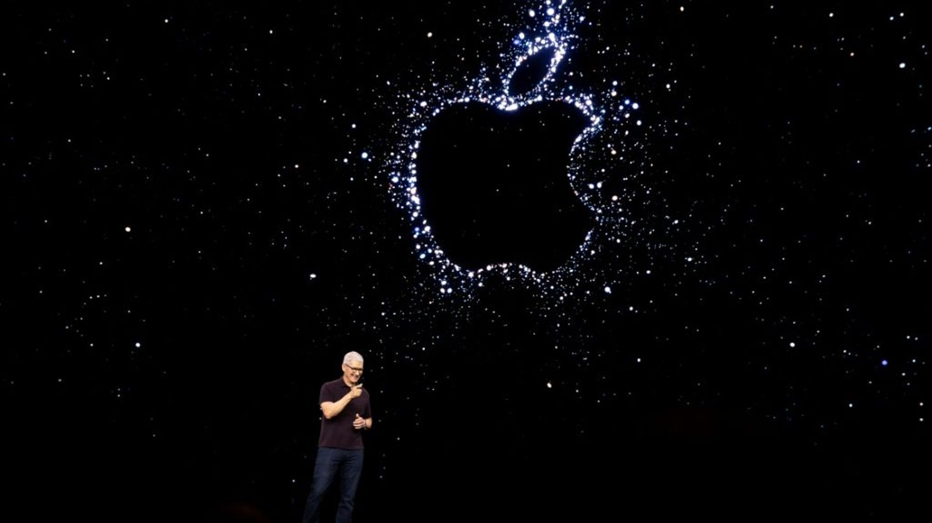 Le patron d'Apple Tim Cook lance la présentation des nouveaux produits de la marque à l'Apple Park de Cupertino, en Californie 