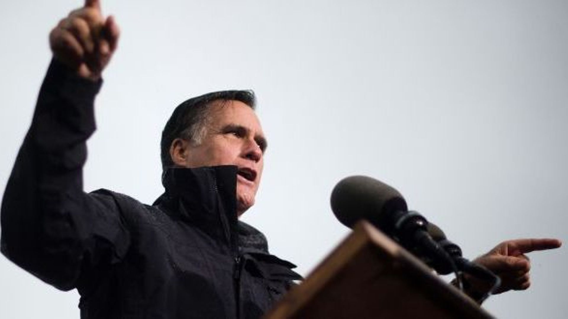 Etats-Unis: Mitt Romney dépasse Barack Obama dans un sondage