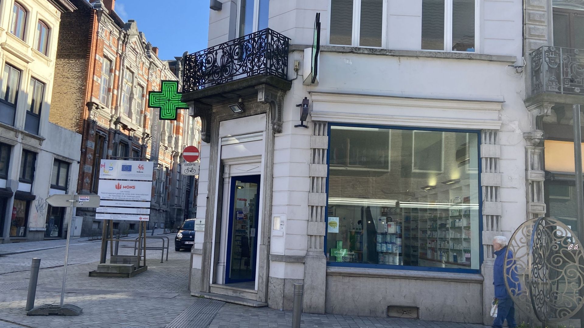 La pharmacie Delpature, rue de l'Athénée, ne fermera pas