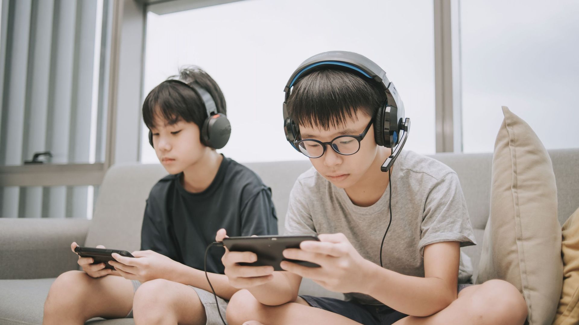 Photo d’illustration d’enfants chinois jouant à un jeu vidéo.