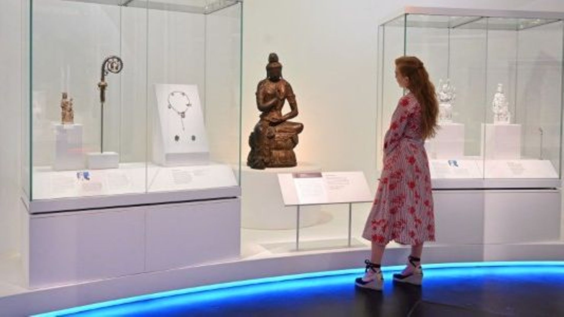 Intitulée "La puissance féminine : du divin au démoniaque", l’exposition comprend aussi bien d’anciennes sculptures des déesses romaines Venus et Minerve que des représentations de divinités vénérées aujourd’hui.