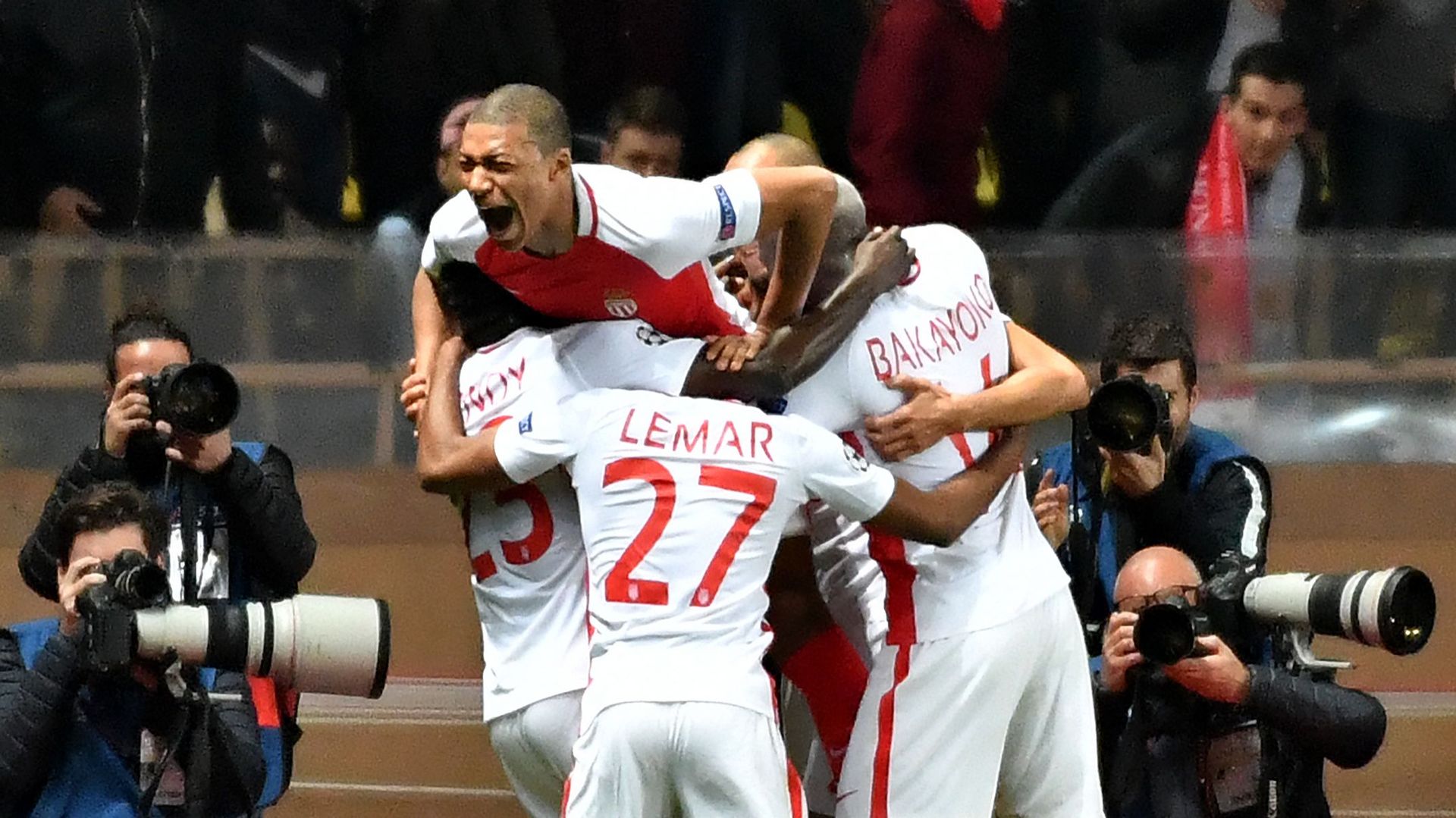 Kylian Mbappé célèbre la qualification de Monaco face à Manchester City.