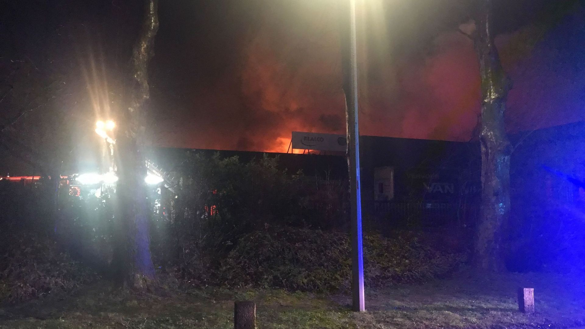 Entrepôt Realco en feu à Louvain-la-Neuve
