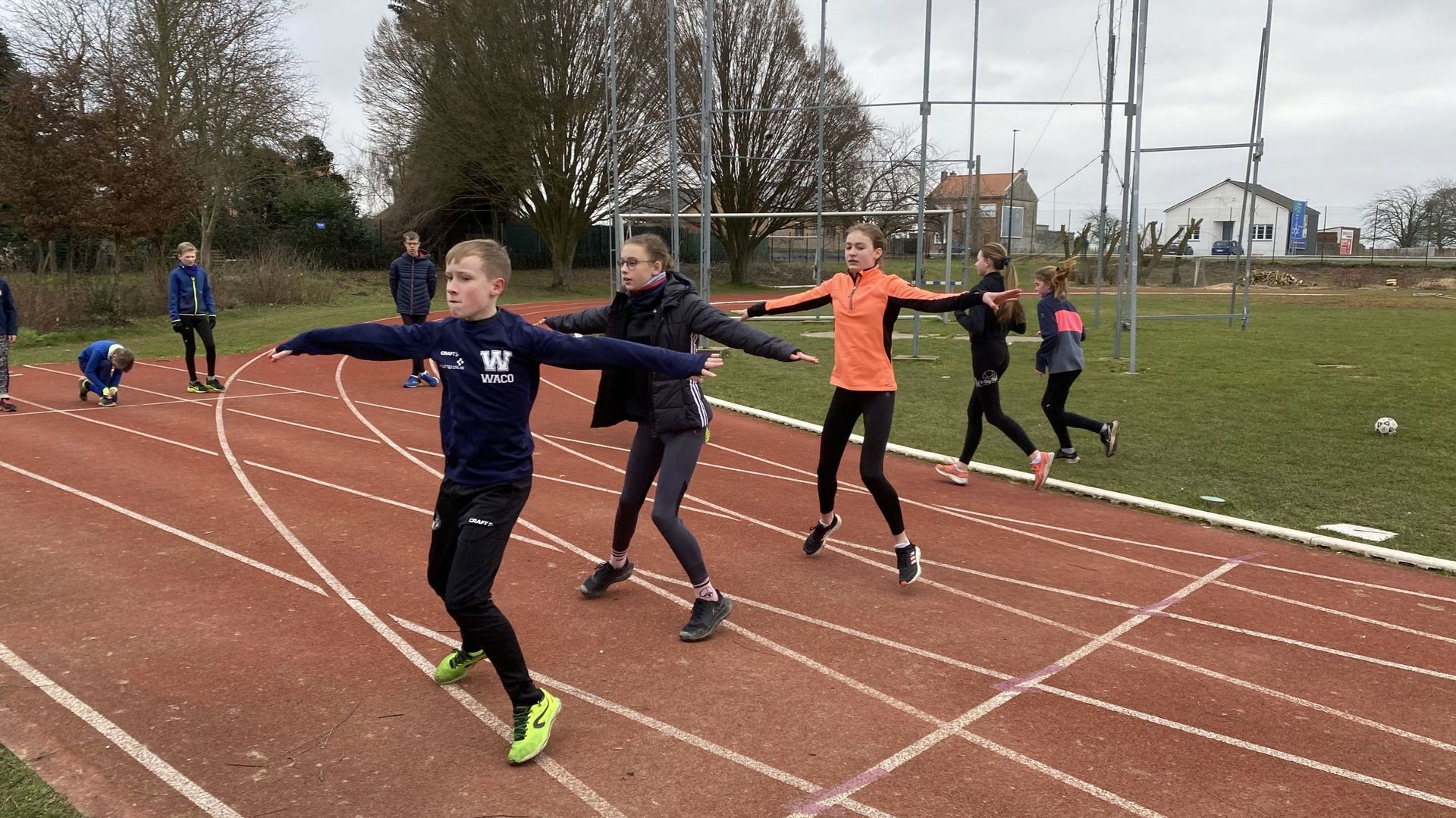 A Waremme, ce matin, les athlètes du Waco suivaient l’entraînement.