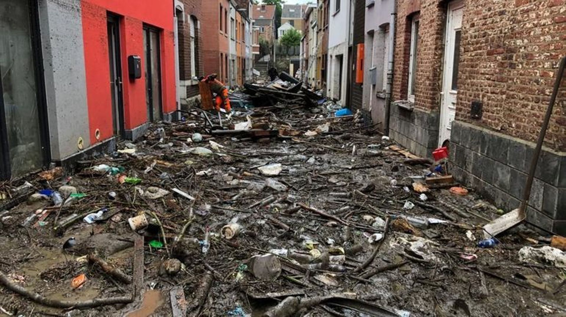 Dans les rues de Chênée, le chaos après les inondations.