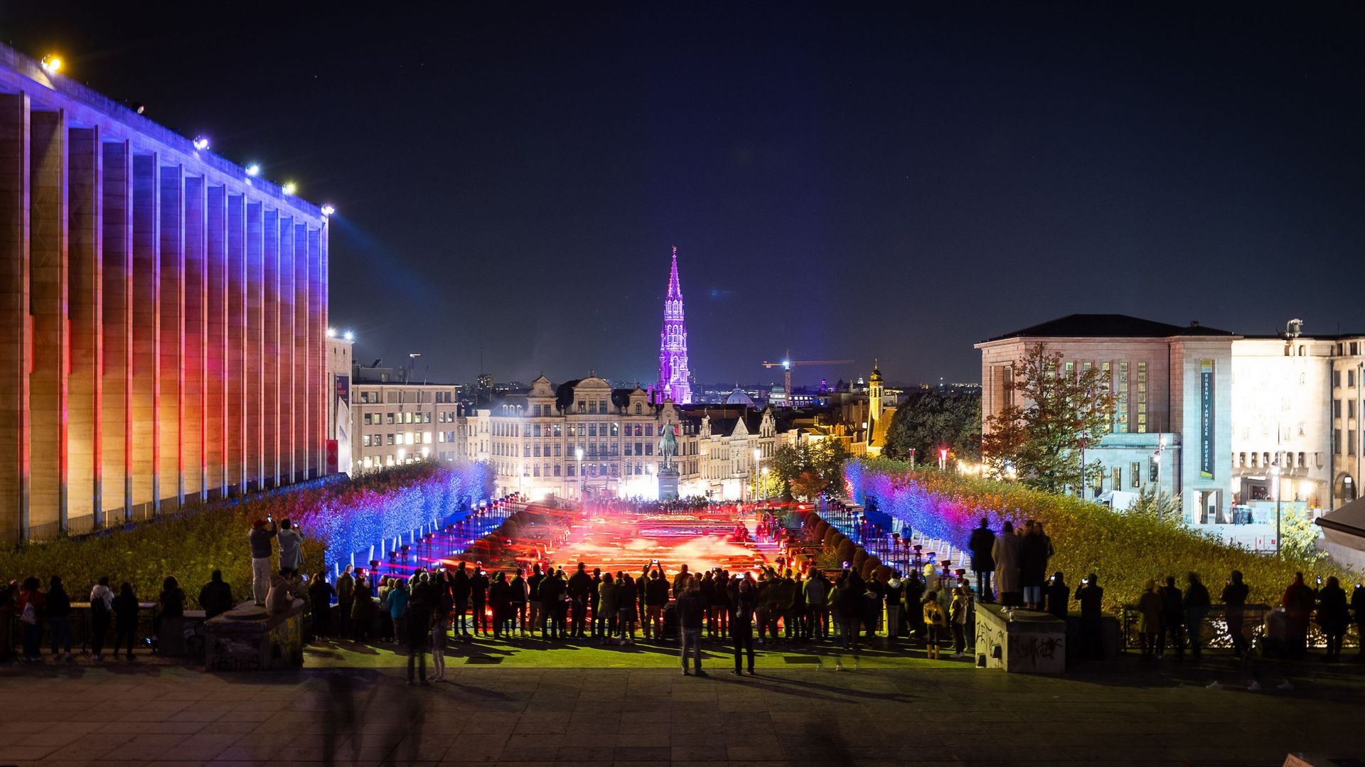 L'illustration montre le Bright Brussels - Festival of Light, dans le quartier royal de Bruxelles. 
