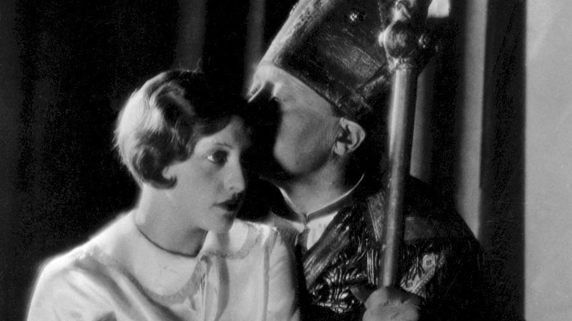 Albert Duverger, image extraite du film de Luis Bunuel et Salvador Dali L’Âge d’or, Espagne, 1930. Coll. Musée de la Photographie. Droits réservés
