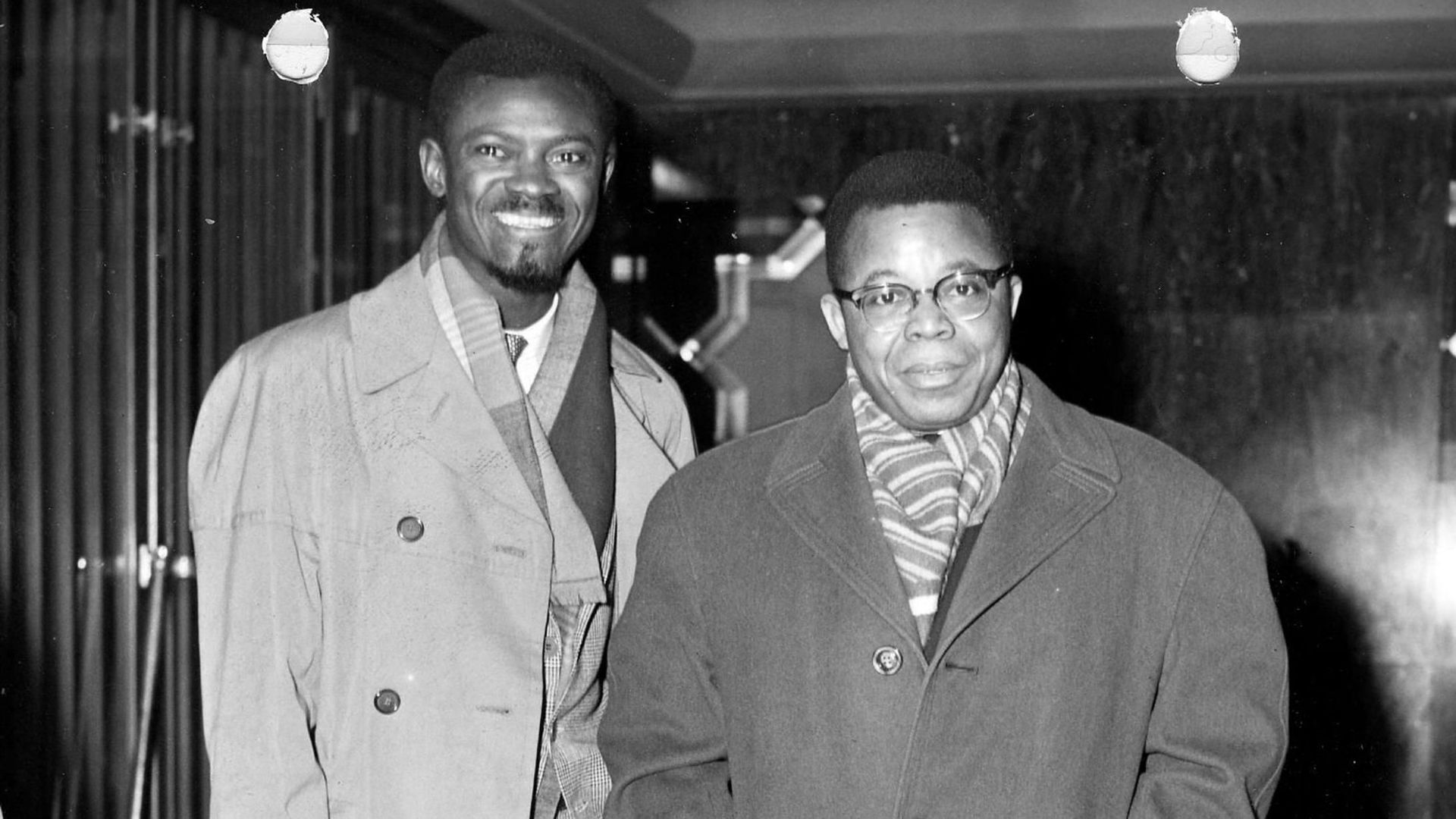 Patrice Lumumba (à g.) et Joseph Kasa-Vubu (à dr.), à la Table ronde belgo-congolaise, en février 1960.