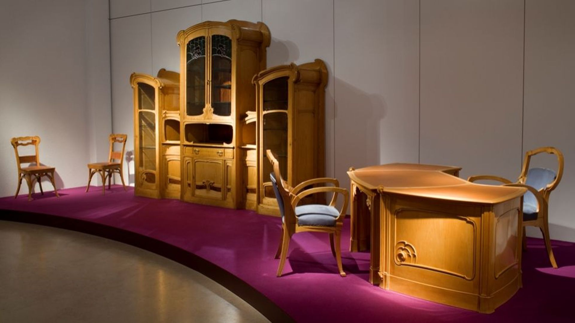 Victor Horta, salle à manger et ensemble de mobilier de bureau