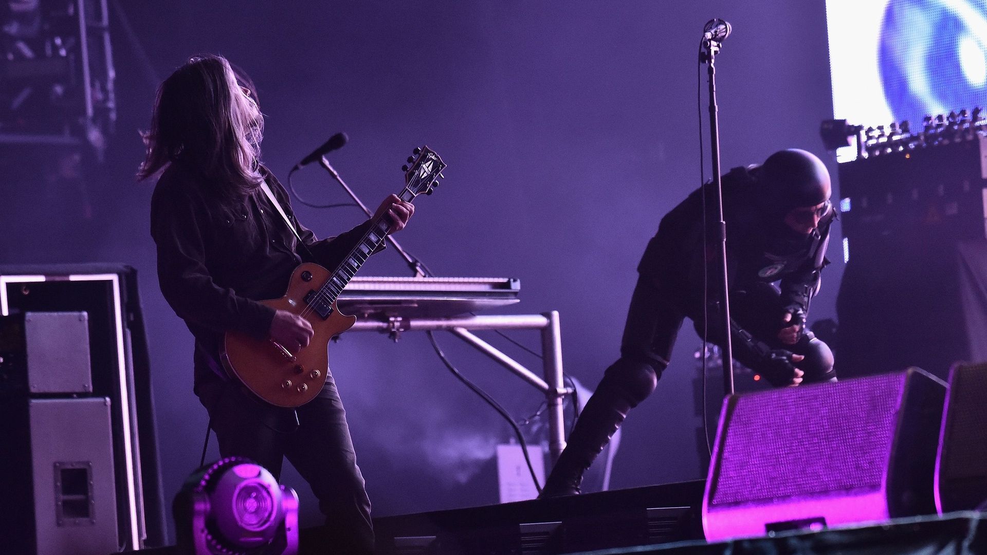 Adam Jones et Maynard Keenan de Tool se produisant sur scène lors du festival de musique Governors Ball 2017 à New York le 4 juin 2017.