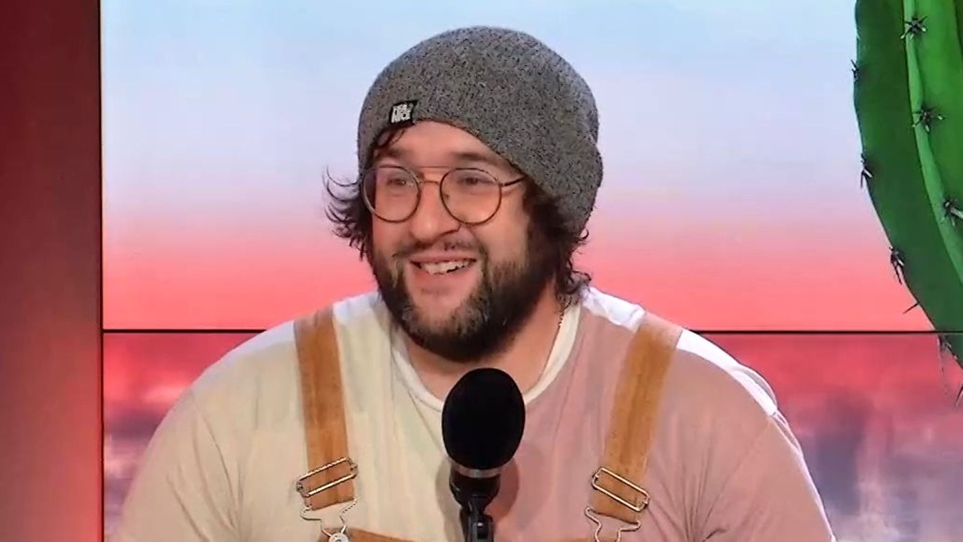 "Ses copains ont inventé un prix pour le lui donner" : Gaëtan Delferière évoque le prix remis à Donald Trump pour son effort de paix dans le Cactus